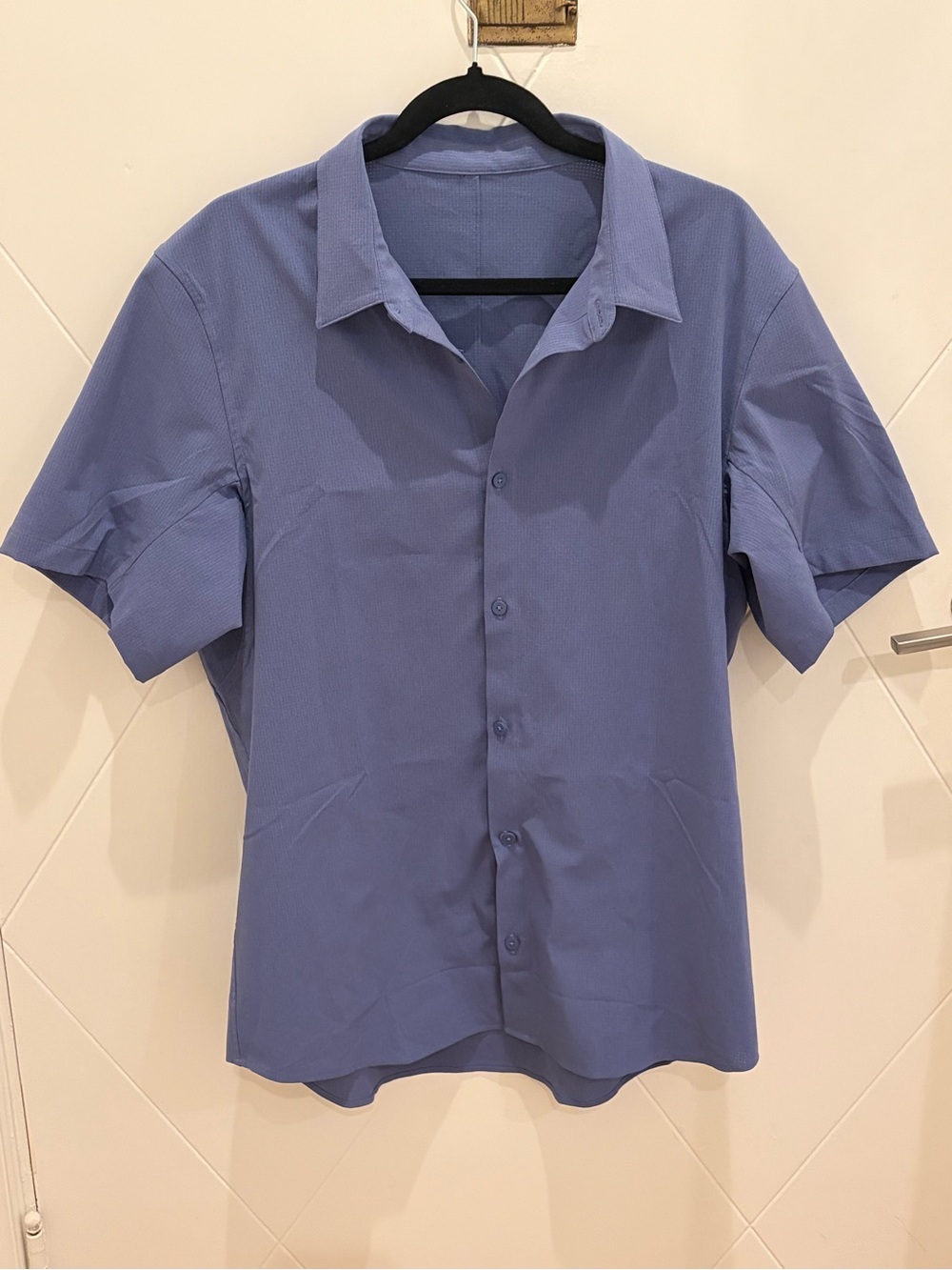 Lululemon men’s short sleeve button down shirt